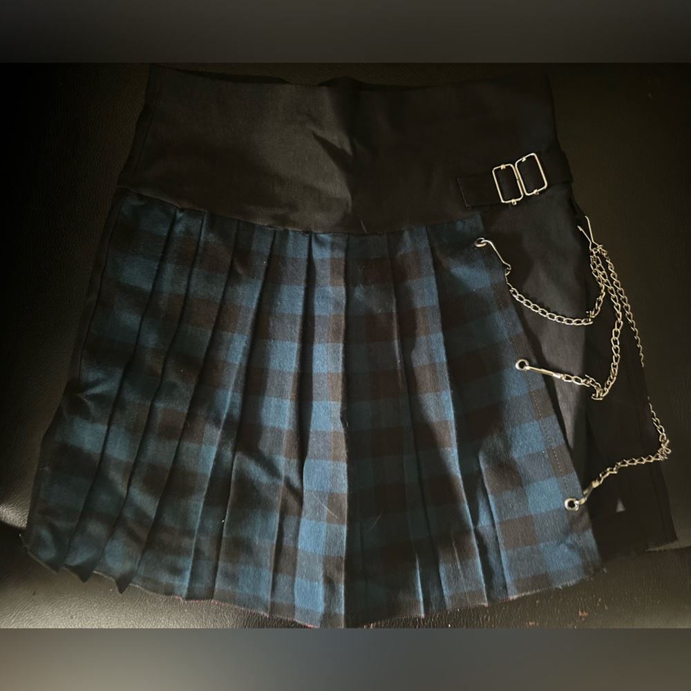 Blue pleated skirt with chains
